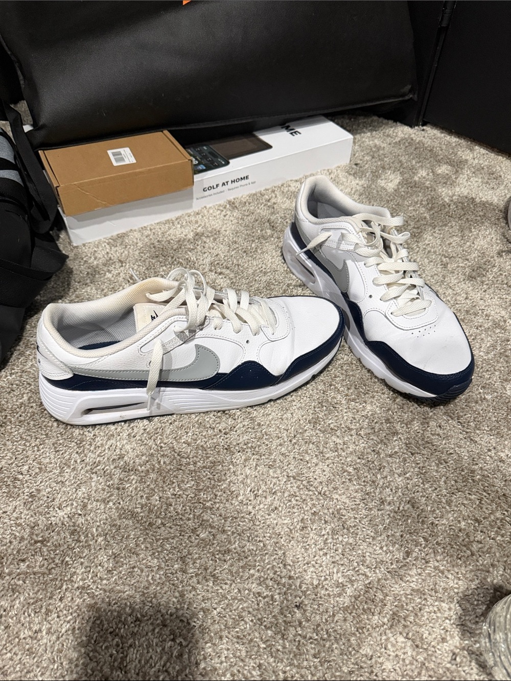 Nike White & Navy Low-Top Sneakers